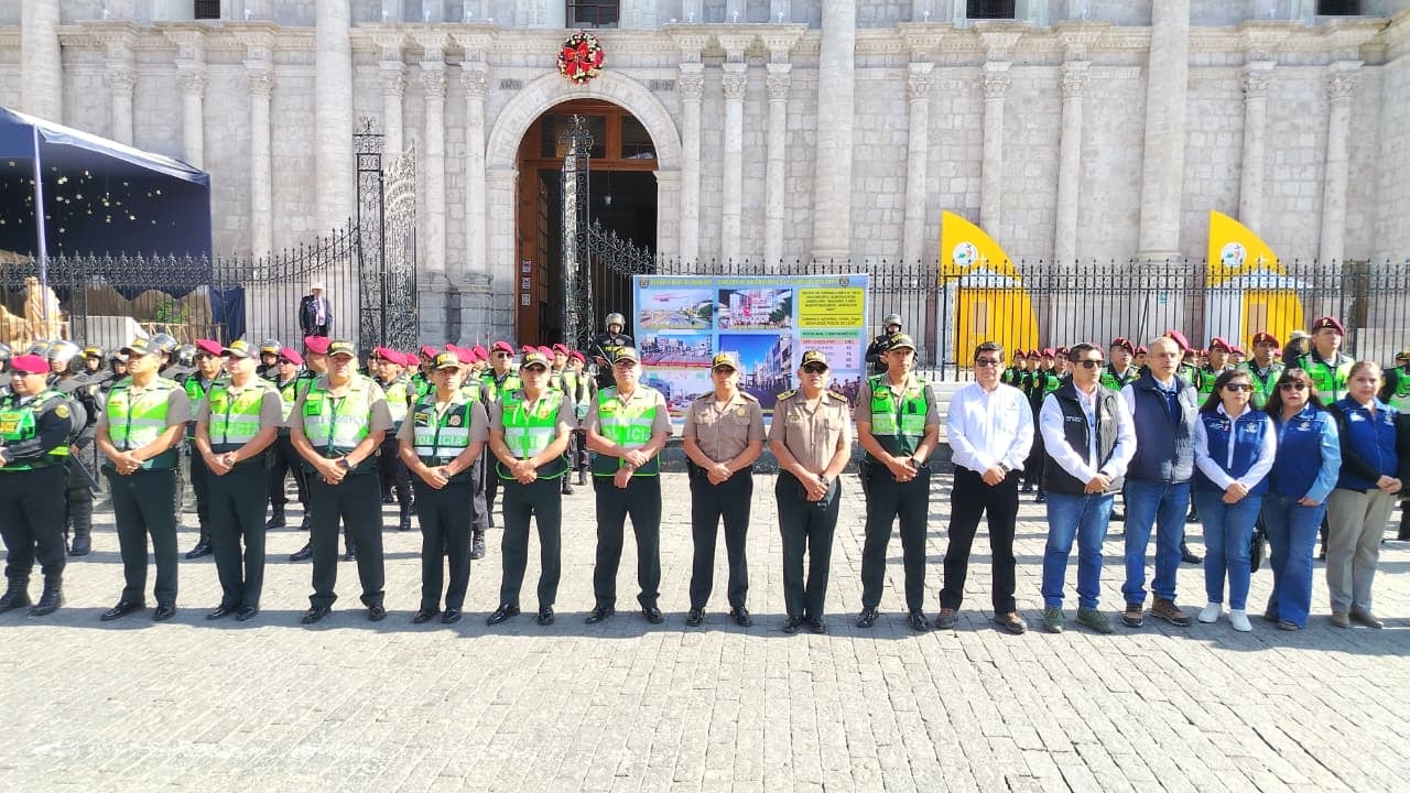Más de mil policías para fiestas de Navidad y Año Nuevo en Arequipa. (Foto: Álvaro Figueroa/@photo.gec)