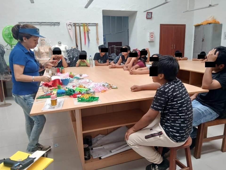 La Libertad: Impulsan talleres productivos para fortalecer a familias de estudiantes en situación vulnerable