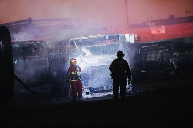 Incendio en Ate destruye 18 buses de transporte (Foto: GEC)