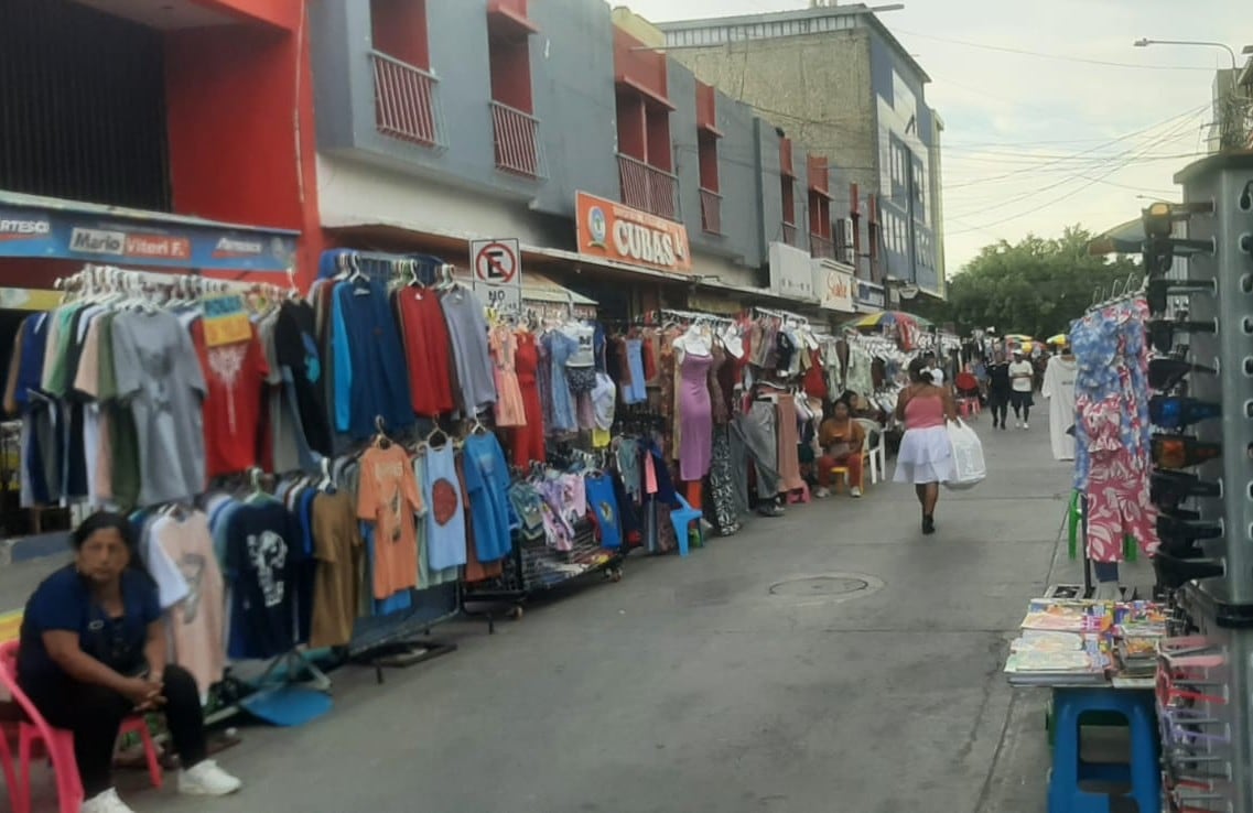 La mayoría de personas se dedica al comercio ambulatorio en Chiclayo.