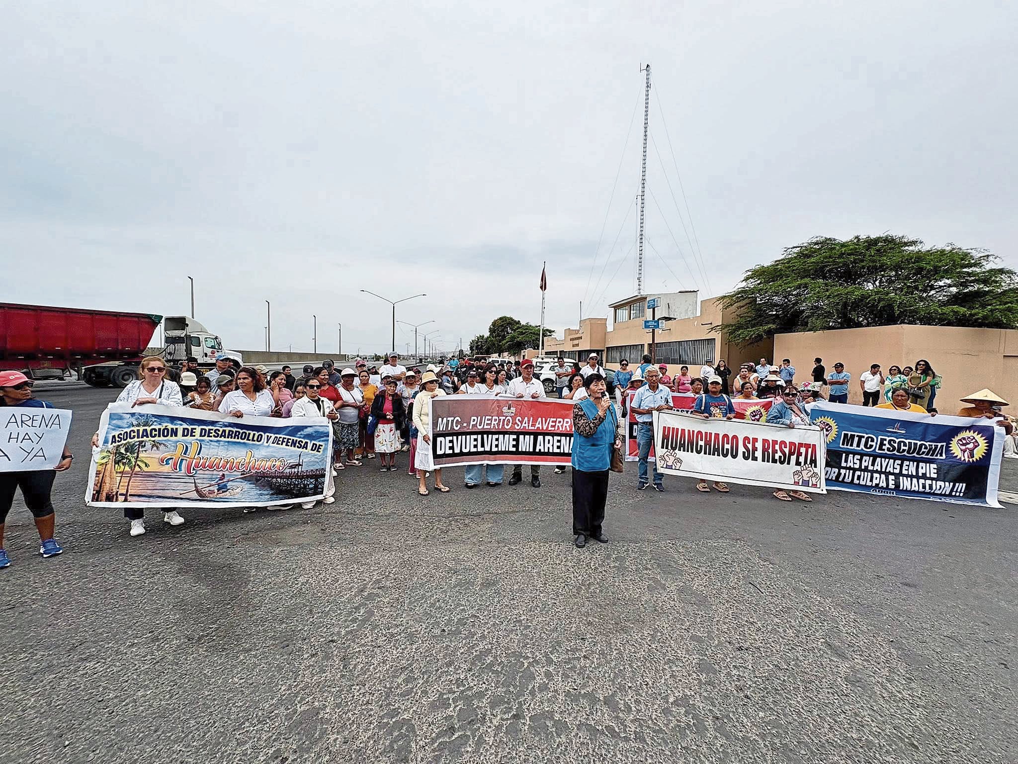 Erosión sigue afectado a balnearios de Trujillo.