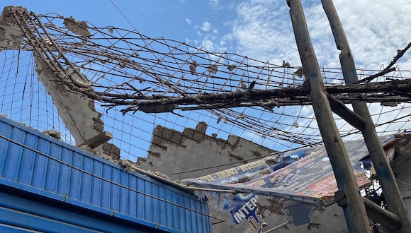 Aleros de concreto cayeron sobre stands metálicos afectando a los comerciantes. Sector Piñatería y área de venta de carnes permanecerá cerrado.