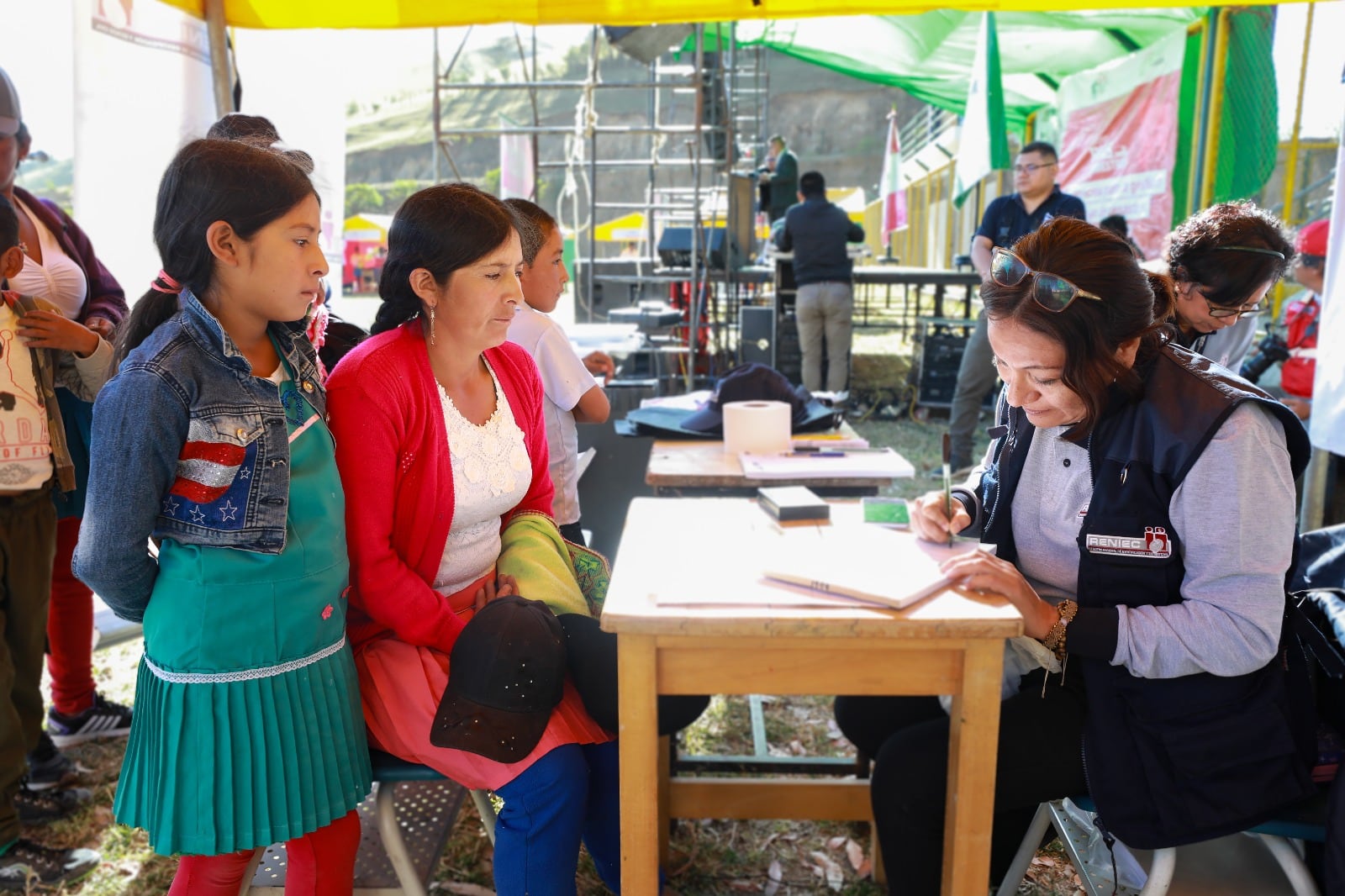 Recibieron por primera vez su Documento Nacional de Identidad. Foto: MIDIS