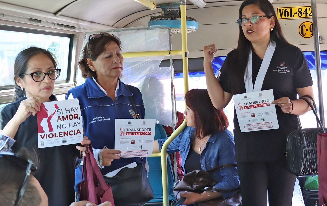 Difunden campaña en buses de transporte público. (Foto: Difusión)