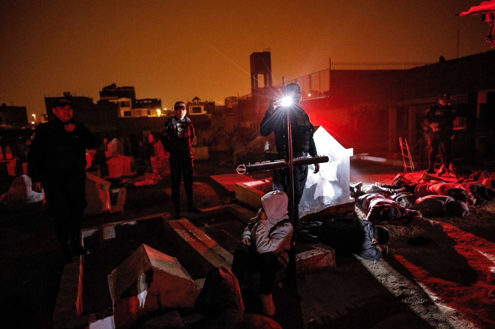 Delincuentes tenían guarida en cementerio. Foto: GEC