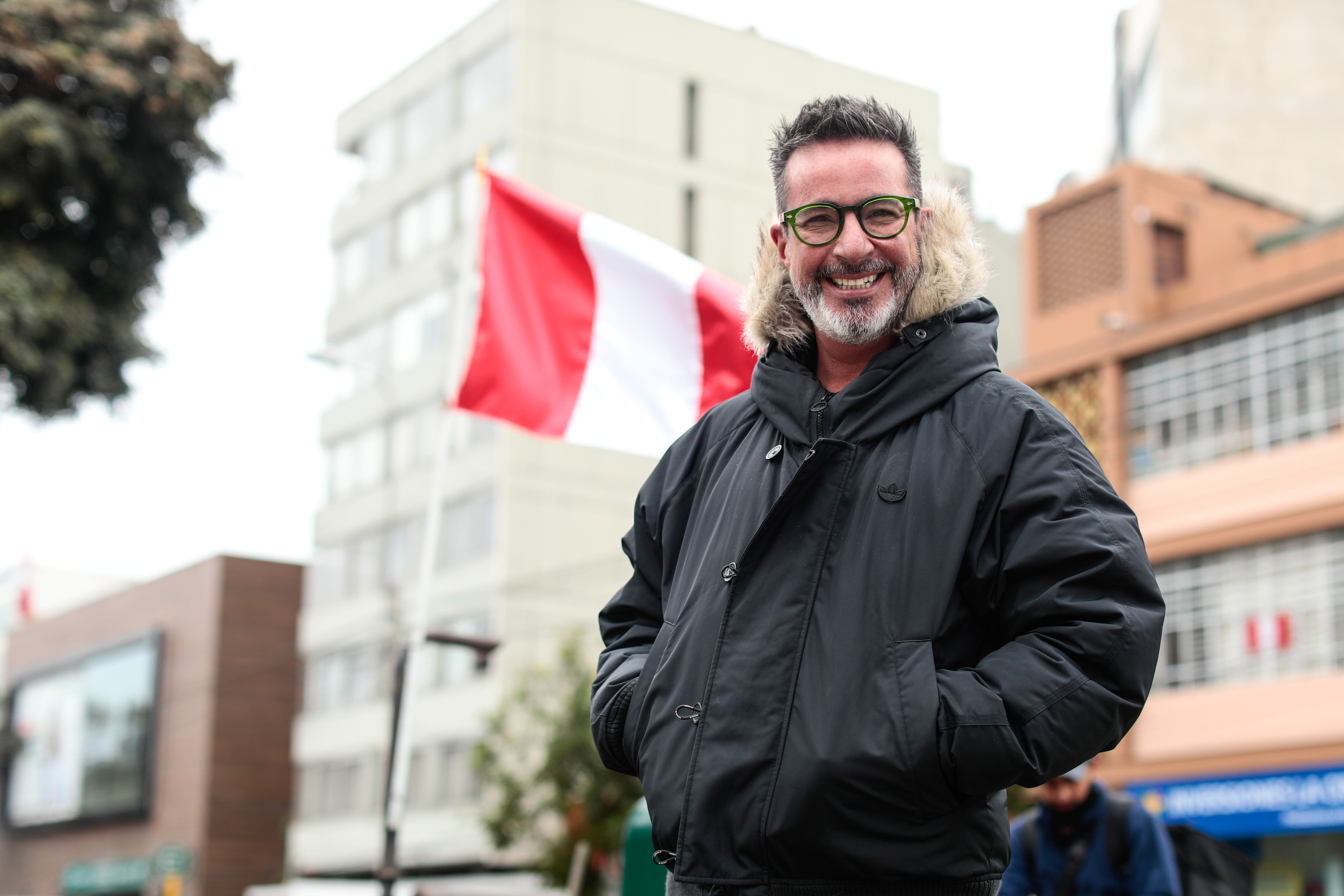 Mostrará a Carlín hilarante, introspectivo y vulnerable, compartiendo una parte de su historia que no se ha visto antes.