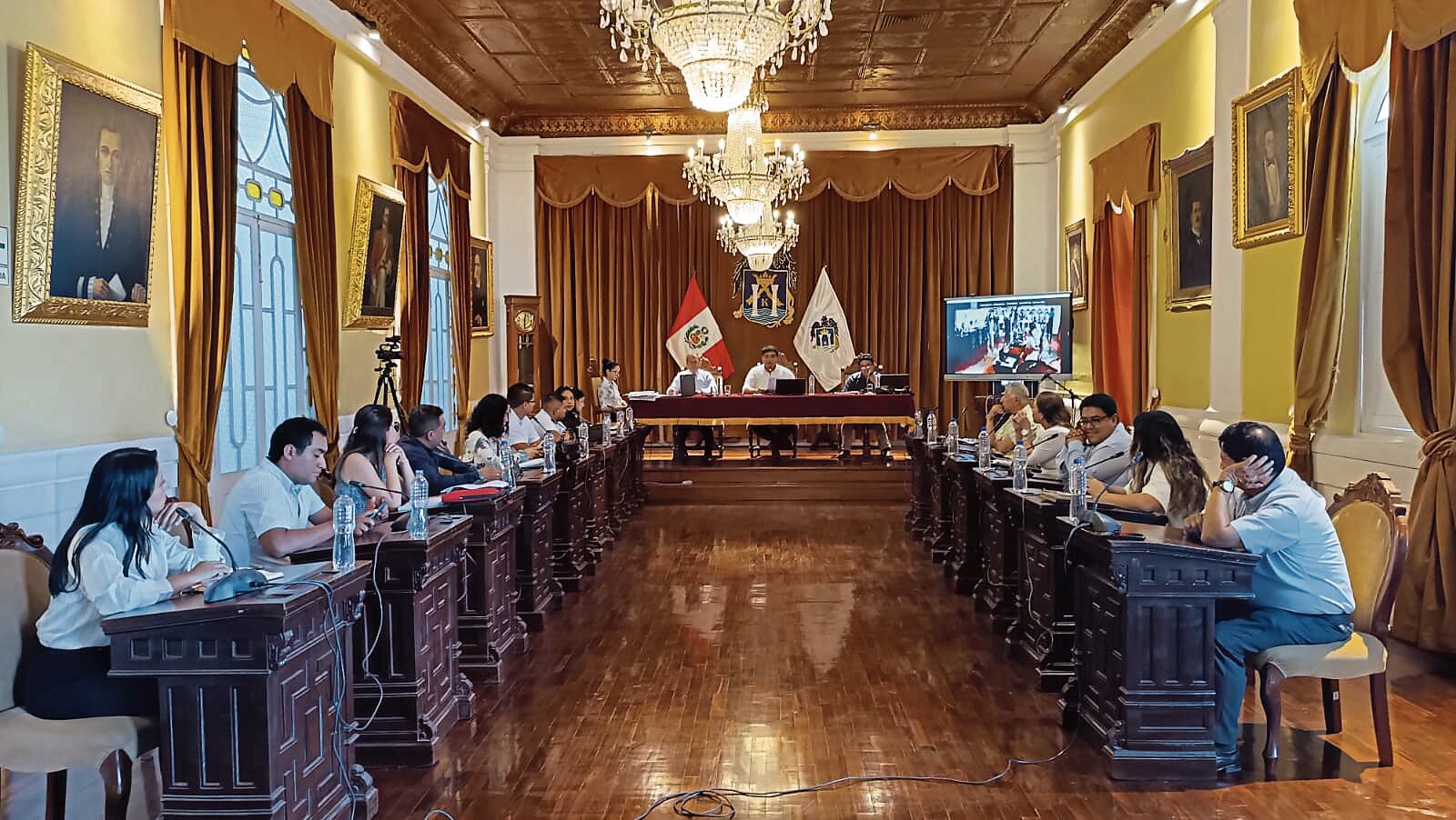 Según el burgomaestre, Transportes Metropolitanos de Trujillo (TMT) y el Servicio de Administración de Inmuebles Municipales de Trujillo (Saimt). deberían ser desactivadas para acelerar la gestión en la municipalidad provincial. Sostuvo que la propuesta ya fue realizada, pero que esperan los pronunciamientos de los especialistas consultados. En ese sentido, también hay articulación con la Cooperación Suiza.