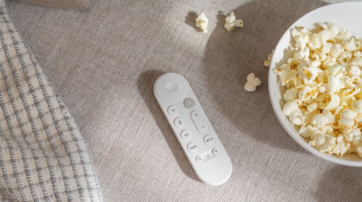 Un informe regional revela que las películas lideran las preferencias, los domingos concentran el mayor consumo y las Smart TV se consolidan como el principal dispositivo para ver contenidos.