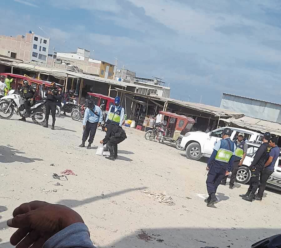 Personal de homicidios de la Policía realiza las investigaciones para determinar las causas del crimen que alarma nuevamente a la provincia de Paita