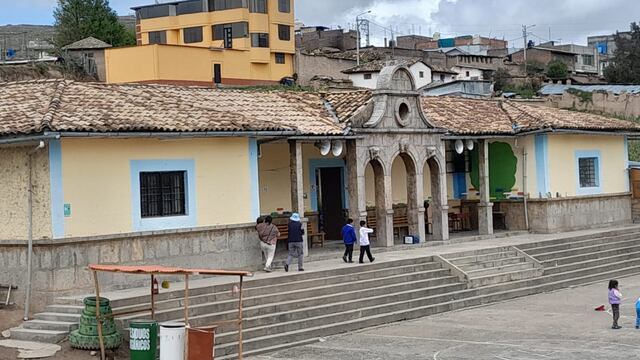 Escuela antigua y por caerse pone en peligro la vida de 250 alumnos en Huancayo