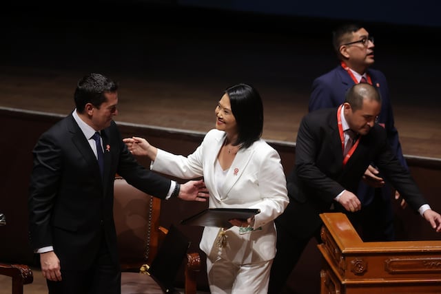 Keiko Fujimori recibió sus credenciales del JNE
