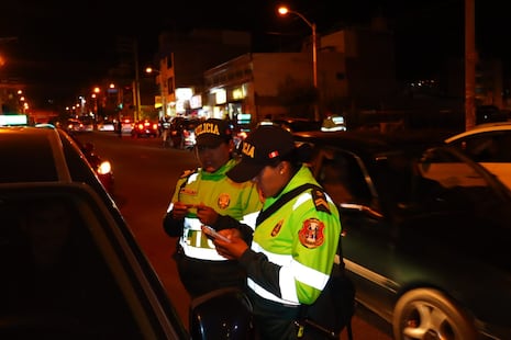 Arequipa: Cuatro detenidos y tres armas blancas incautadas deja operación policial en Miraflores