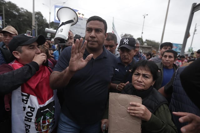 Marcha convocada por Juntos por el Perú se desarrolla bajo estricto resguardo policial