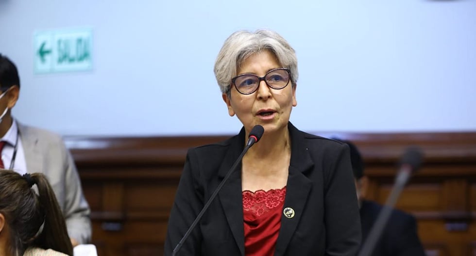 Maria R Peru Trabajador congresista María Agüero transferencias 27 mil soles ...