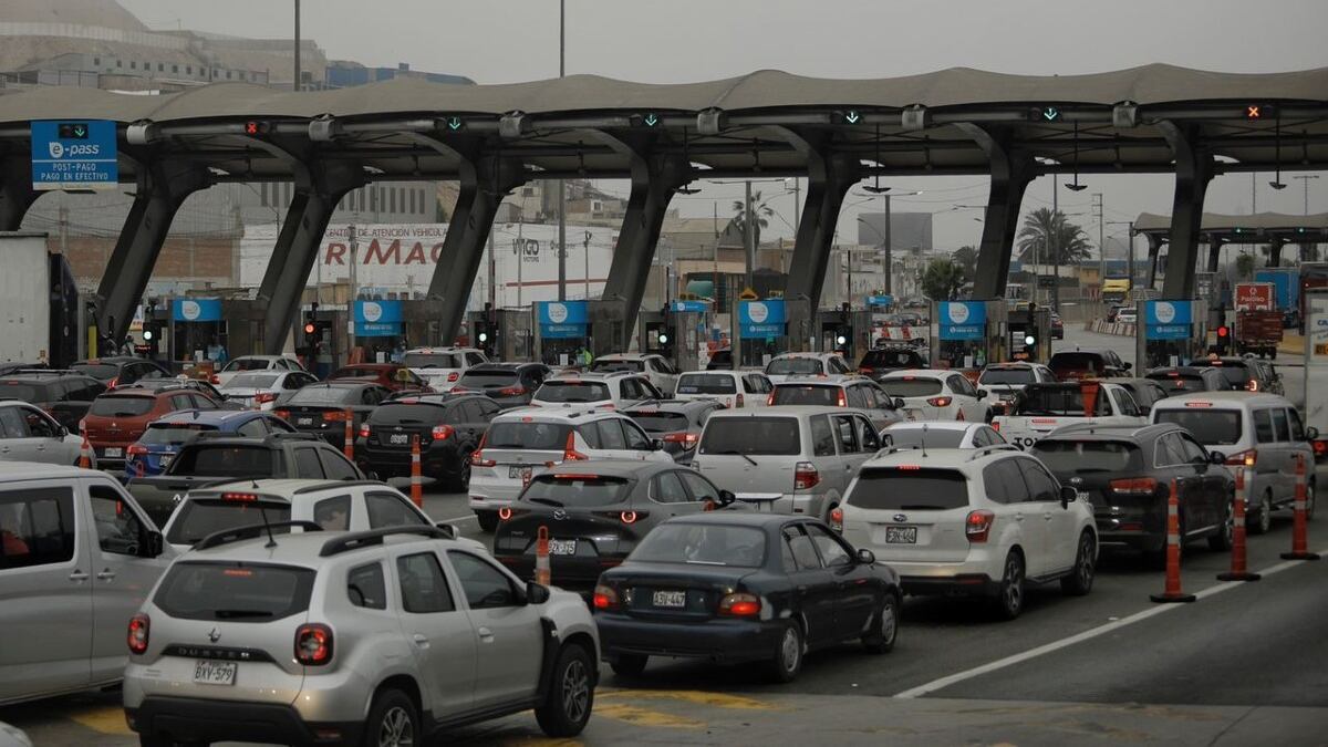 Rutas de Lima prevé un aumento en el tráfico el 1 de noviembre cerca de los cementerios en su concesión, como los ubicados en Puente Conchán (km 26) y Puente San Pedro (km 32) en la Panamericana Sur. Habrá monitoreo constante en estas áreas de alta demanda.