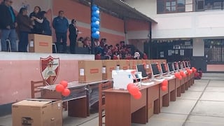 La Libertad: Entregan 48 computadoras a colegios de Santiago de Chuco