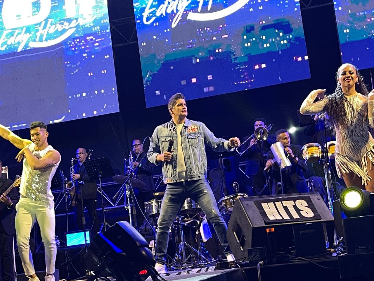 Temas como “Pégame tu vicio”, “Eres ajena” y “Amor vuelve” fueron algunos de los que interpretó, además de estrenar su más reciente canción, “Interesada”, a dúo con Álvaro Rod.