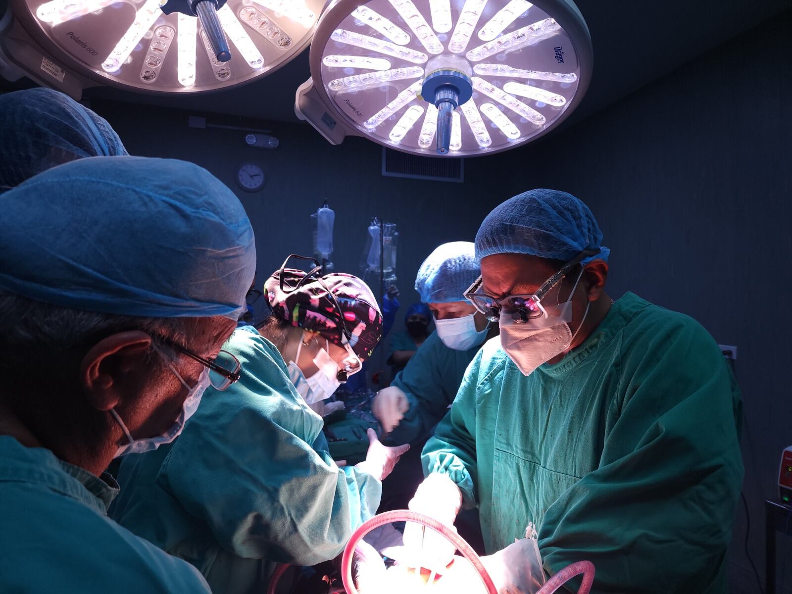 En un verdadero acto de amor, la esposa y hermanos del paciente, apoyaron la voluntad del varón de donar sus órganos. (Foto: Difusión)