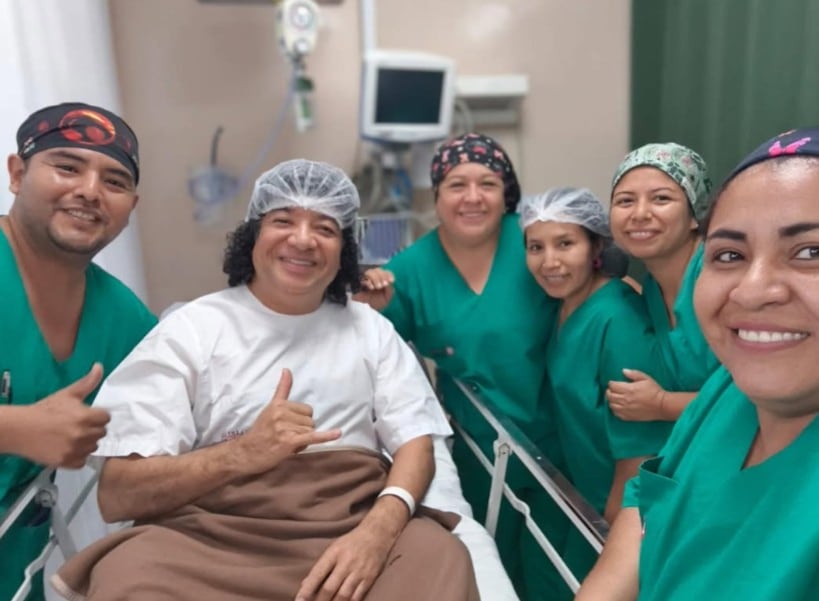 El conductor de televisión informó que la intervención médica culminó con éxito y agradeció el apoyo recibido durante su recuperación.