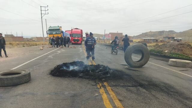 Juliaca: con bloqueo parcial reinició la huelga de transportistas de carga pesada