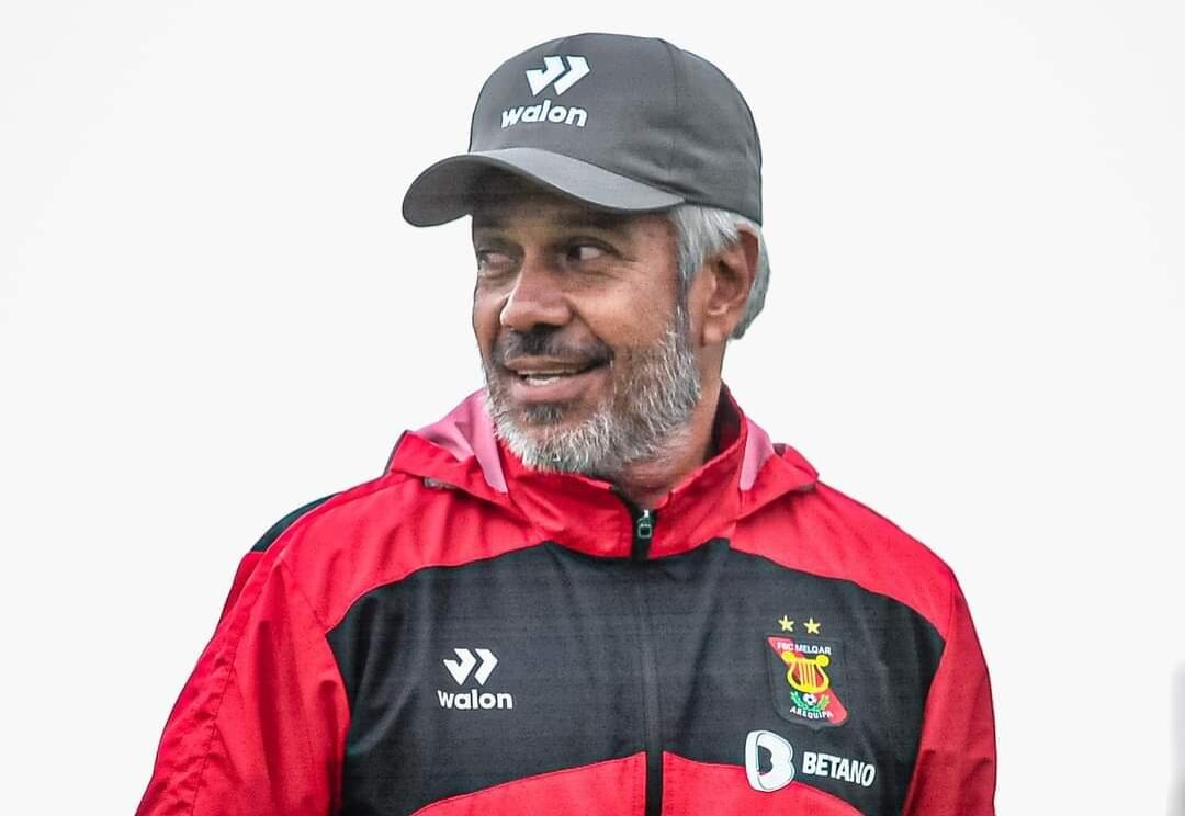 Entrenador del FBC Melgar, Marco A. Valencia. (Foto: FBC Megar)