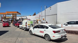 Taxistas forman colas por 4 horas para conseguir GLP y el precio llega hasta S/10 (VIDEO)