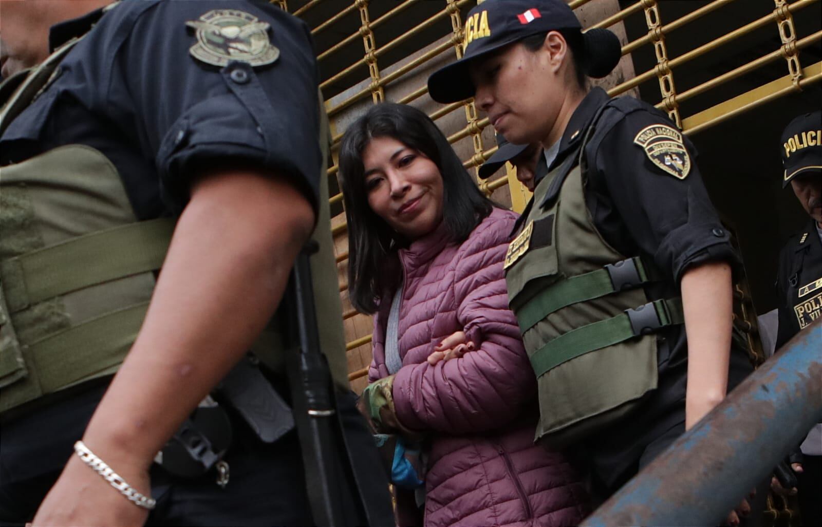 Salida de Betssy Chávez de la carceleta del Ministerio Público con rumbo al penal de Ancón. Fotos: Alessandro Currarino / @photo.gec