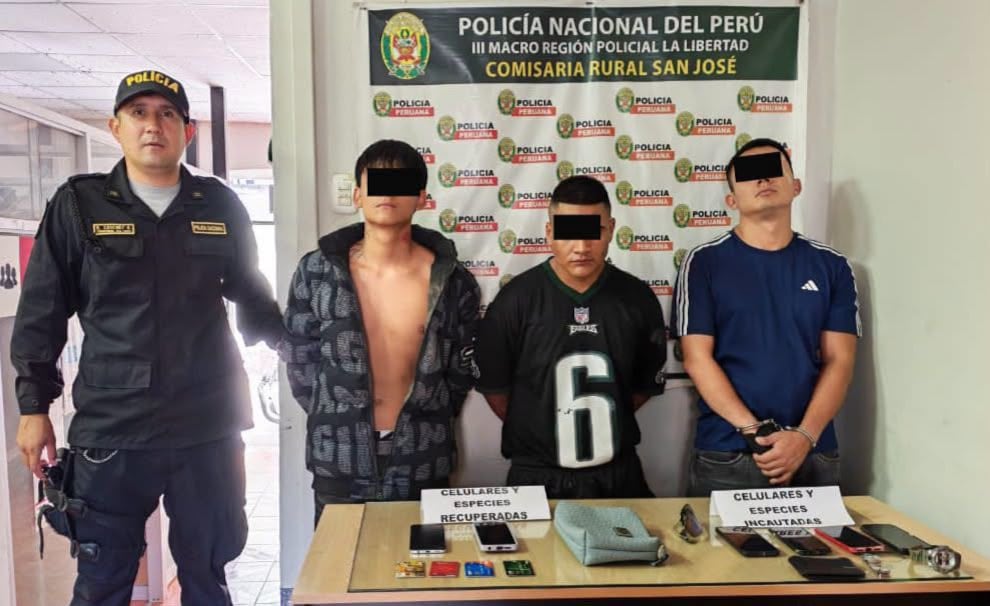 Fueron intervenidos a la altura de la carretera de penetración a Cultambo, en Pacasmayo. Se recuperaron dos celulares, una cartera y cuatro tarjetas de crédito de una de sus víctimas.