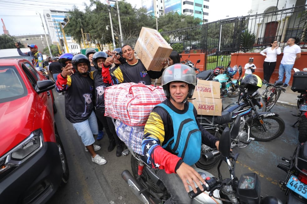 La comunidad peruana y venezolana respondió al llamado de solidaridad con una masiva entrega de donaciones para las víctimas de los terremotos en Venezuela