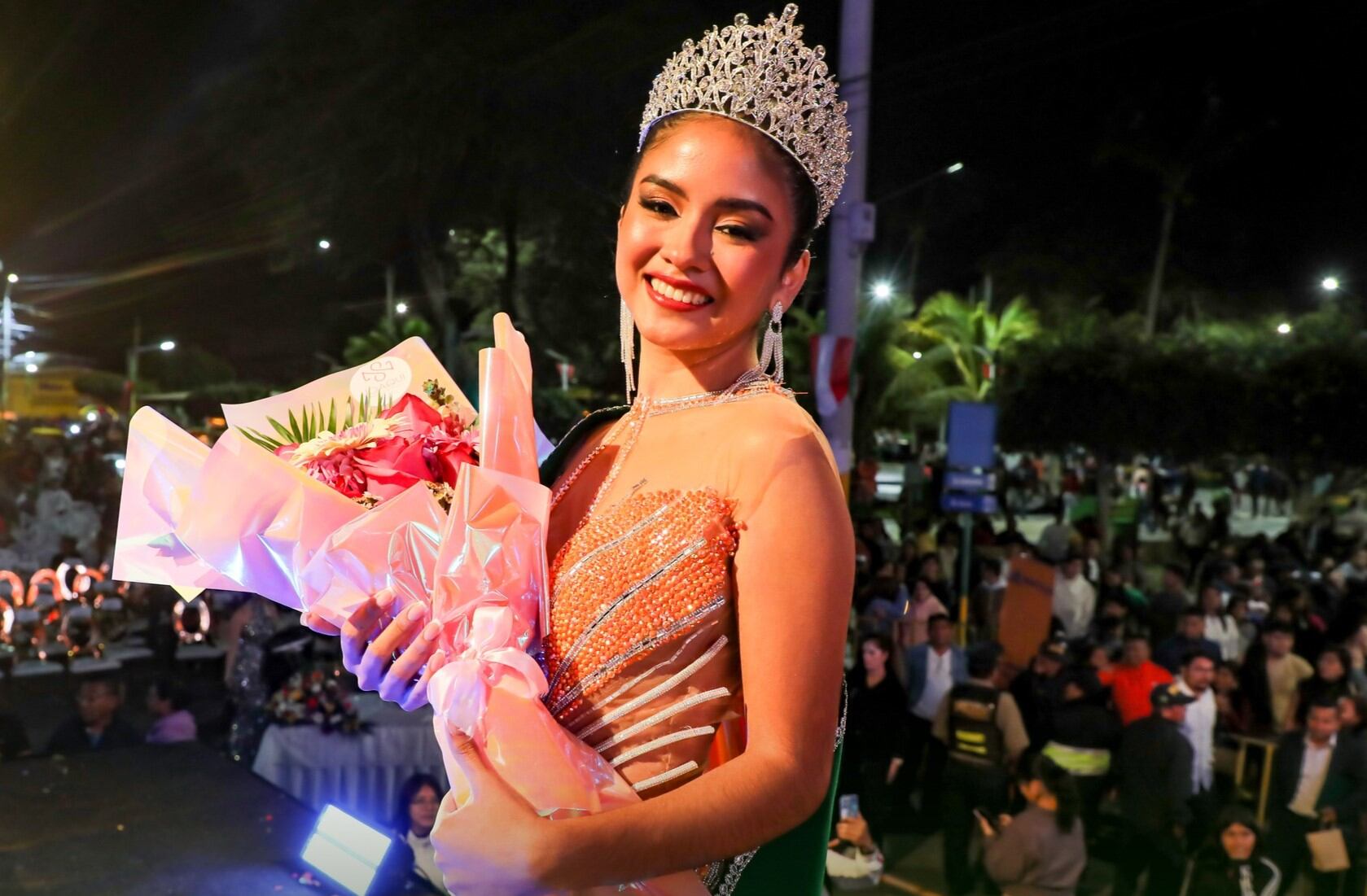 La soberana engalana los festejos del 104 aniversario de este distrito.