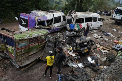 Al menos 19 muertos deja atentado con explosivos en carretera del Cauca, Colombia