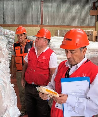 Contraloría supervisó las 24 toneladas de alimentos que el INDECI entregó al COER de Arequipa (Fotos: Contraloría)