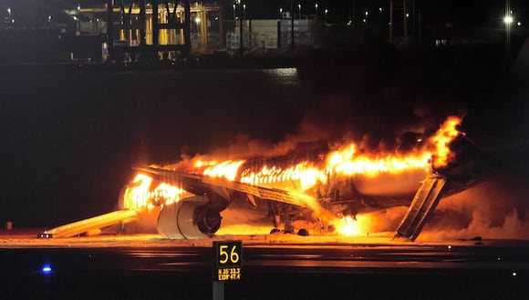 Un avión de Japan Airlines se estrelló contra un avión de la guardia costera en el aeropuerto de Tokio, Japón. Foto: X.