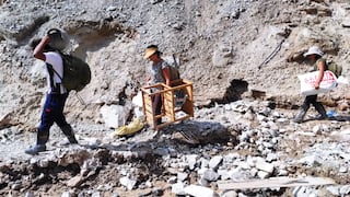 Arequipa: Una tumba a cada paso para los que buscan cadáveres tras desastre