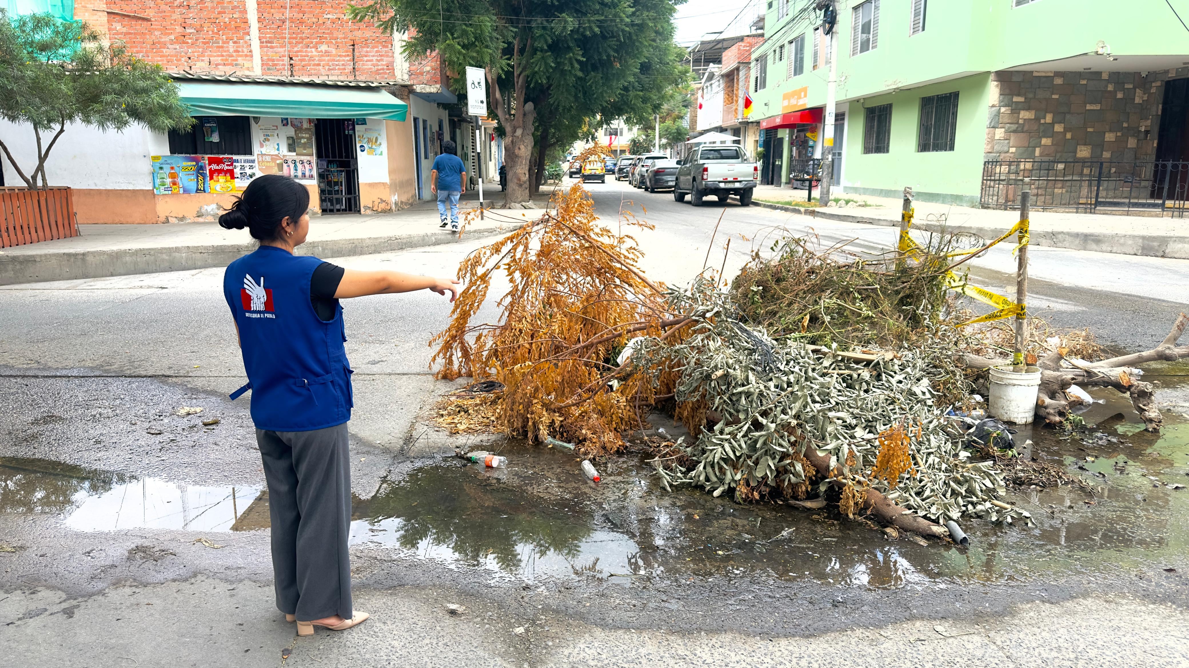 Forado en avenida Sullana representa un peligro