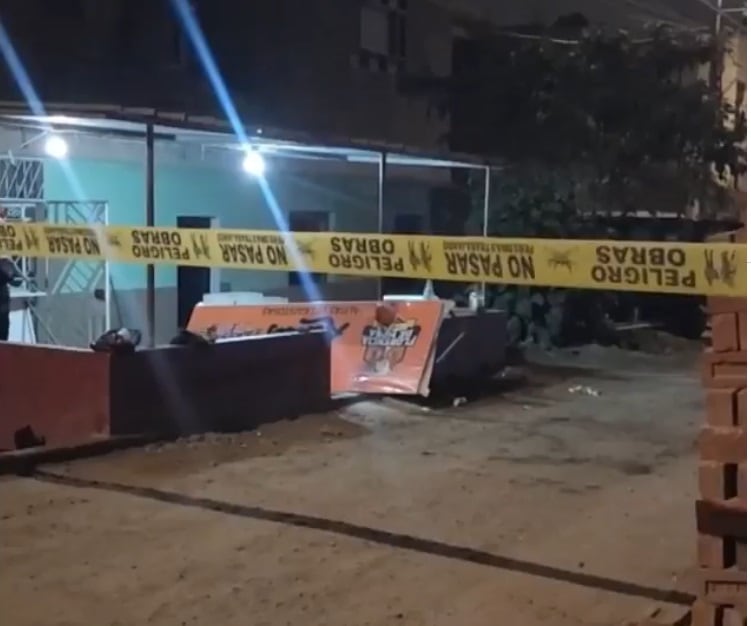 Sostenían una reunión en el frontis de una vivienda cuando un delincuente llegó y abrió fuego. Un hombre resultó gravemente herido.