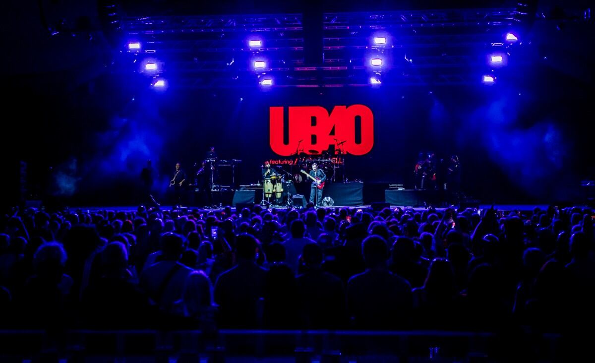 UB40 durante inicios de los 90s ayudó a la masificación del reggae en la juventud de esa época en el Perú. Pasando todos los singles de los discos de aquella época como Labour Of Love Vol. 2 y Promises And Lies.