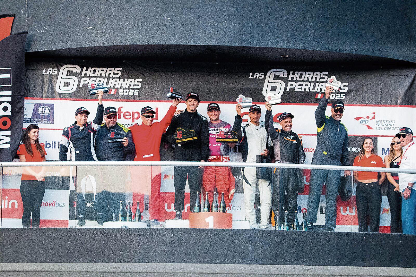 Joaquín Pinto junto a Luis Felipe Capamadjian en el primer lugar. Foto: Yvan Cruz.