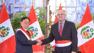 Ministro de Defensa, Carlos Díaz, renuncia al cargo tras postergación en compra de F-16