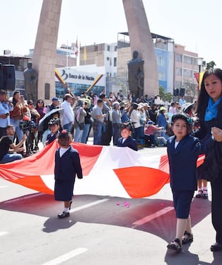 Alumnos representaron la Procesión de 1901 en la que no hubo exclamaciones. (Foto: Difusión)