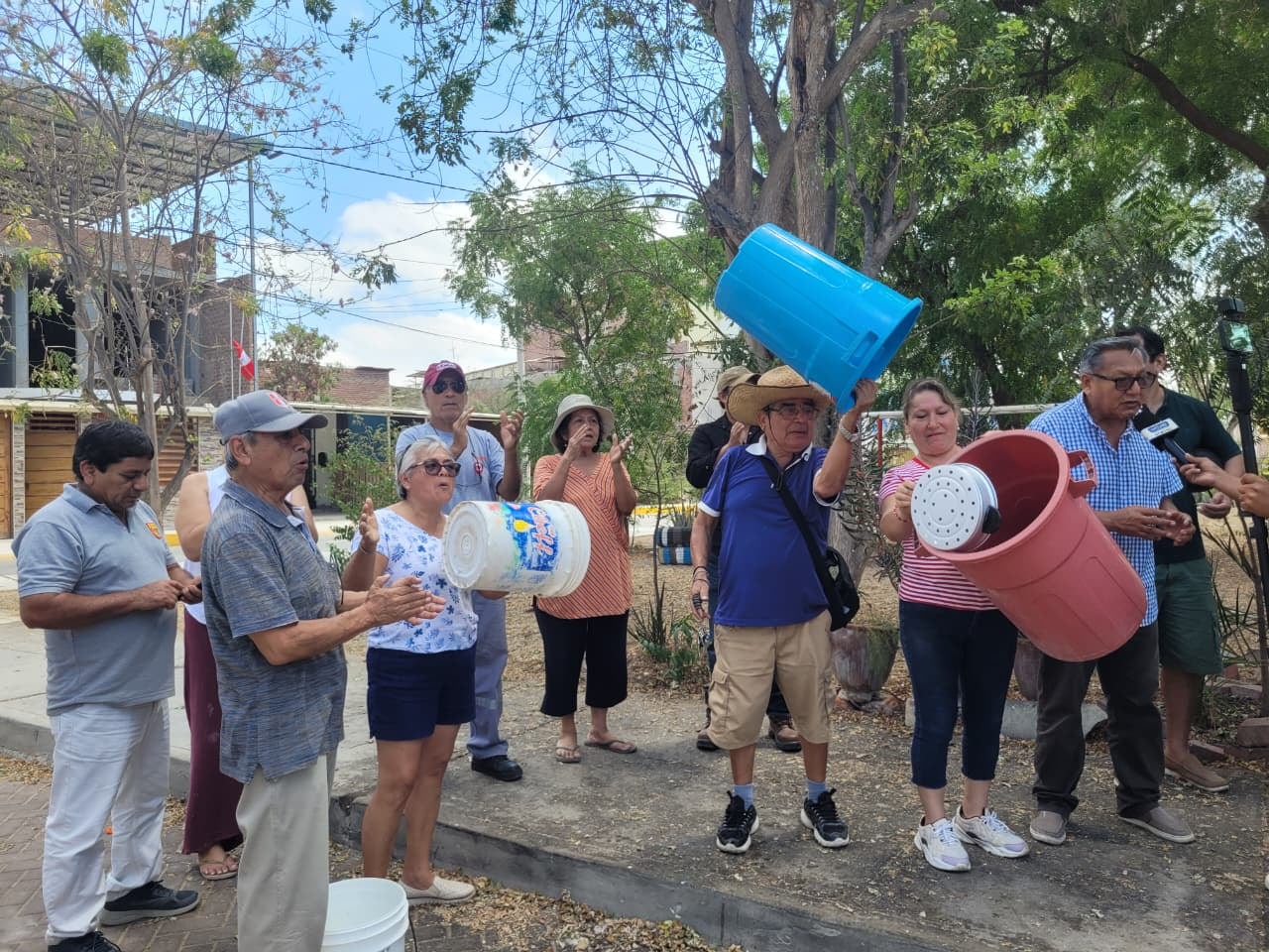 Los moradores indican que problema de desabastecimiento de agua es constante.