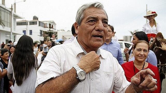 Elidio Espinoza: Critica al burgomaestre de Huanchaco y gobernador regional de La Libertad (VIDEO)