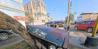 El aparatoso accidente ocurrió en la cuadra 5 de la avenida América Sur y se desconoce qué ocasionó que el chofer pierda el control de su unidad.