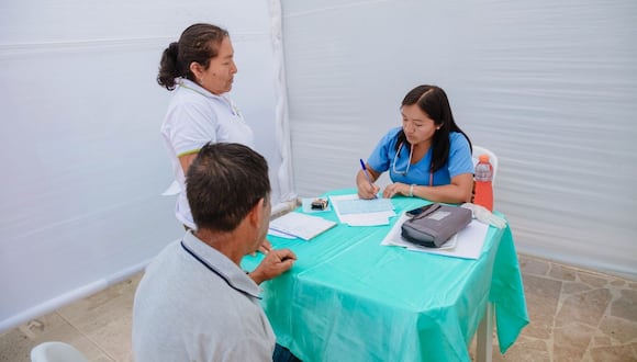 Durante la campaña “Viva la Salud”, que organizó Aunor en la provincia viruñera.