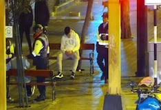 Miraflores: cámaras de seguridad permiten captura de sujeto que robó celular a joven que dormía en banca