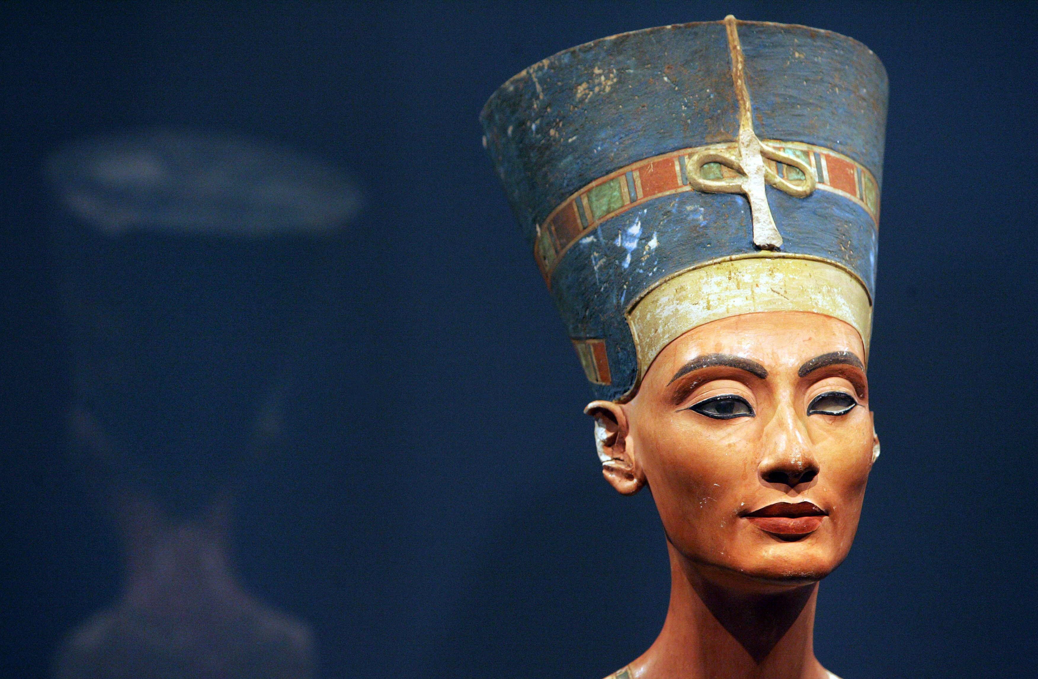 Busto de Nefertiti se exhibe en el Museo Nuevo de Berlín. (Foto: EFE)