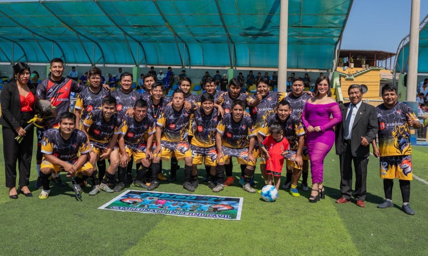 Choferes del equipo Código Z debidamente uniformados