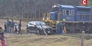 Tren de PeruRail choca con automóvil particular en Cusco