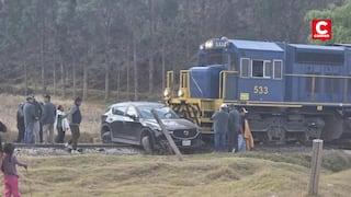 Tren de PeruRail choca con automóvil particular en Cusco