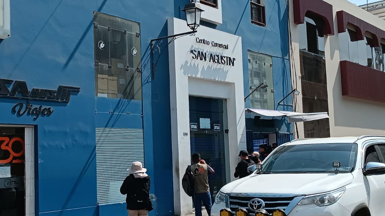 Local está ubicado en el jirón Bolívar, a tan solo dos cuadras de la Plaza de Armas de Trujillo.